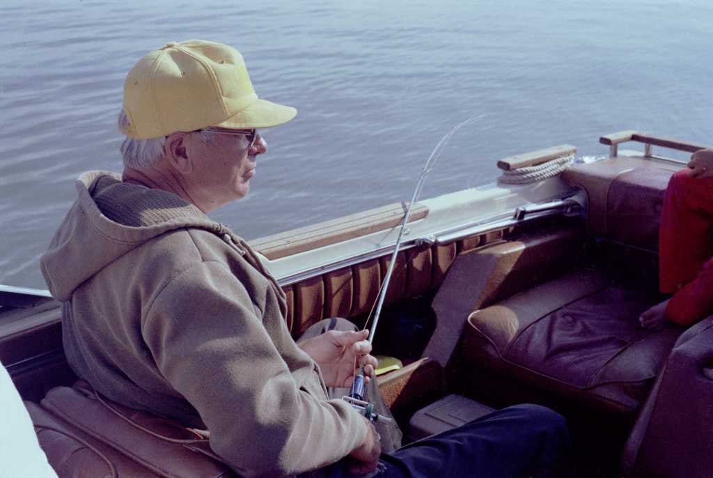 Gramphi Remembered/1024x768_1982-06-01-Gr-Melvin-fishing.jpg